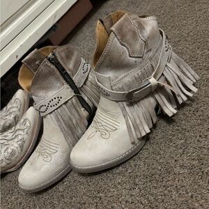 Women’s ankle booties